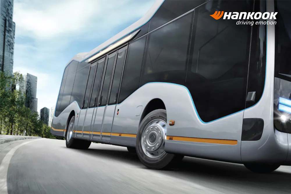 Vista de e-bus con neumáticos hankook