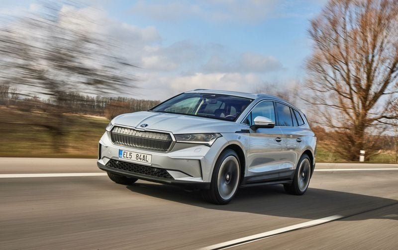 Vista de neumáticos Hankook para coches EV montados en una Skoda_Enyaq_iV