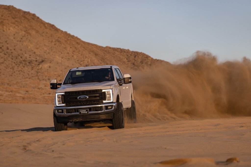 Vista de Ford Pickup with neumáticos Toyo Open Country R-T Trail