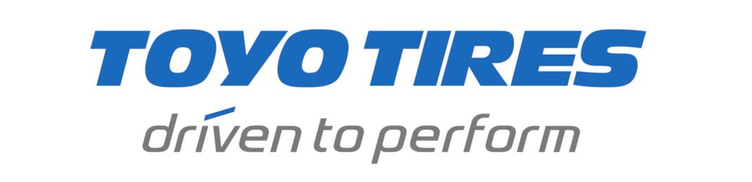 Vista del logotipo Toyo Tires driven to perform