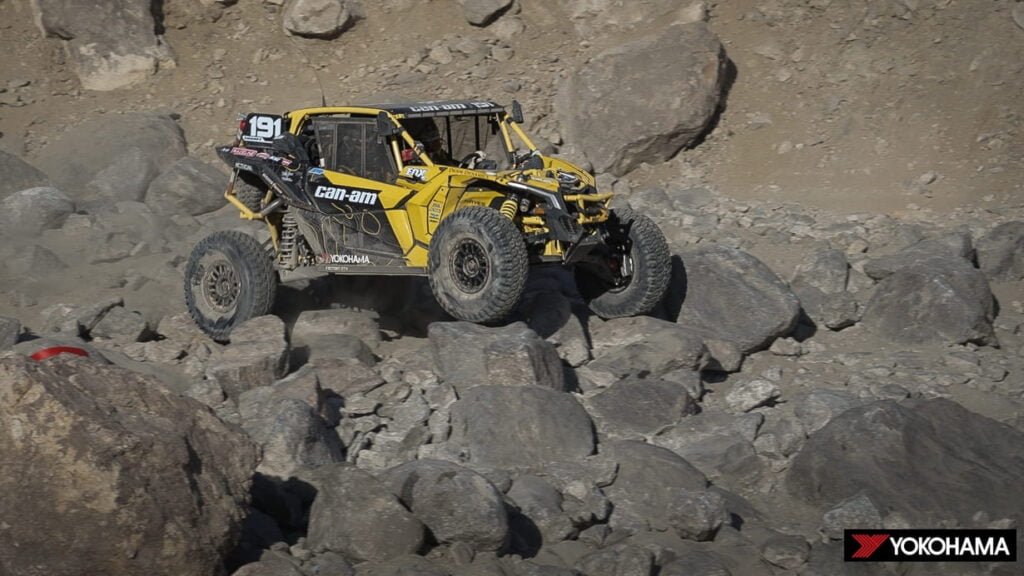 Vehículo UTV con neumáticos GEOLANDAR de YOKOHAMA