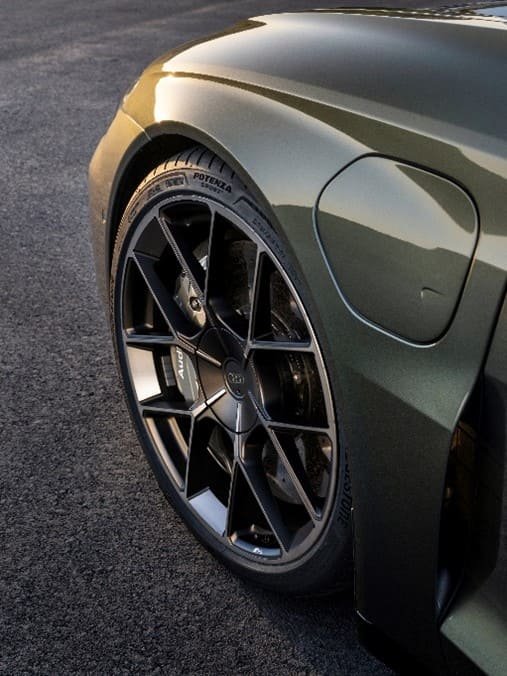 Bridgestone Potenza Sport A - Montado en un sportscar